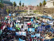 La marcha comenzó en la Iglesia de San Cayetano con una bendición a cargo del arzobispo Jorge García Cuerva.