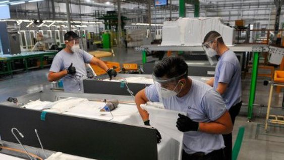 Rebajarán aportes a las empresas que empleen a gente con programas de empleo