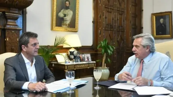 Massa apura una suba para el salario mínimo vital y móvil