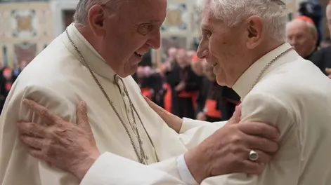 Francisco dijo que Benedicto XVI le dio su apoyo en la cuestión de las parejas LGBT