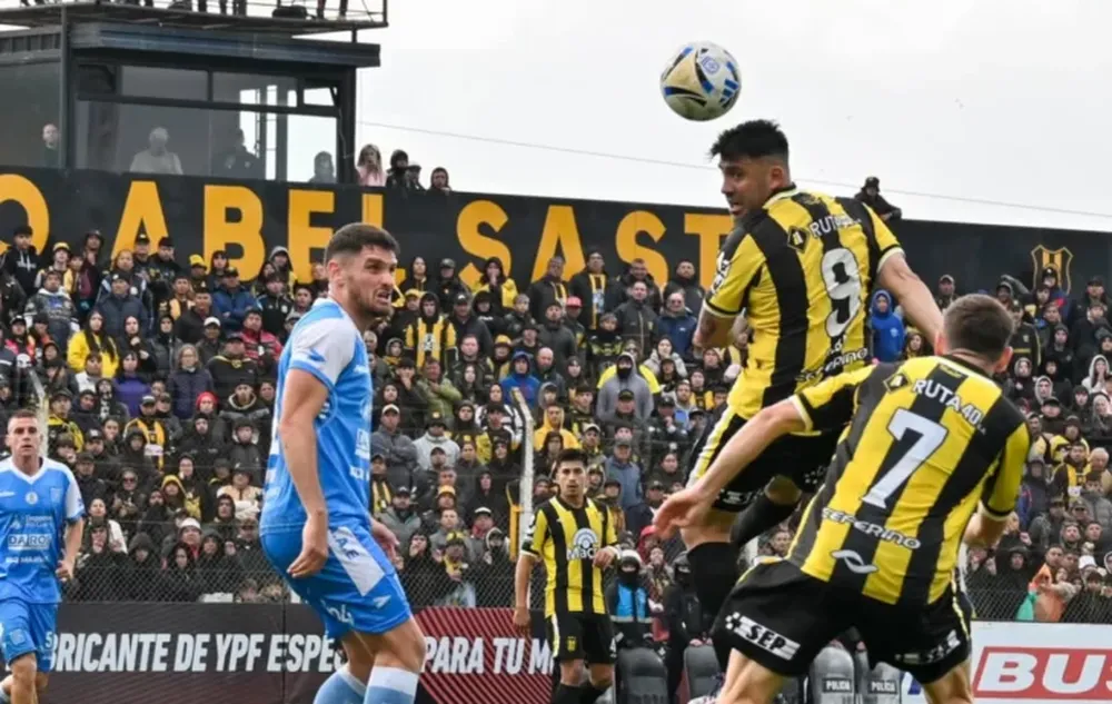 Ascenso. Estudiantes de Río Cuarto se las bancó en el Sur y terminó ascendiendo a Primera.