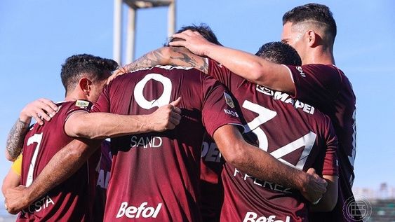 Lanús derrotó a Aldosivi  y se afianzó en la punta