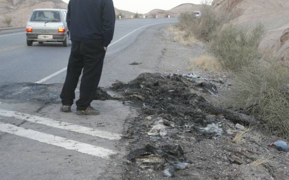Ardió un velero  en plena ruta