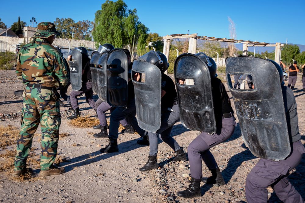 El Servicio Penitenciario de San Juan capacita en técnicas de Infantería a 150 efectivos.