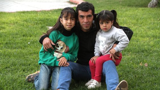 Cejas decoloradas, la llamativa moda furor entre las celebridades que conquista las redes