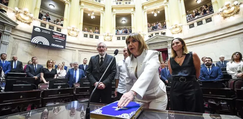 Patricia Bullrich juró como senadora.