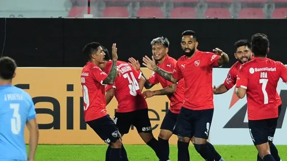 Independiente manda solo