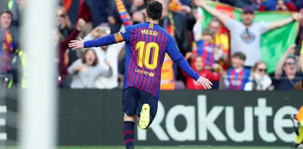 Con dos goles de Messi, Barcelona se quedó con el derbi