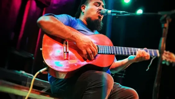 David Martínes pretende sumar veinte títulos más a su disco, dedicado a bailarines