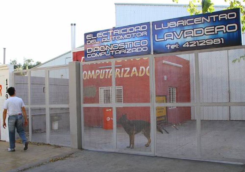 Quedó grave tras explosión en un taller de electricidad