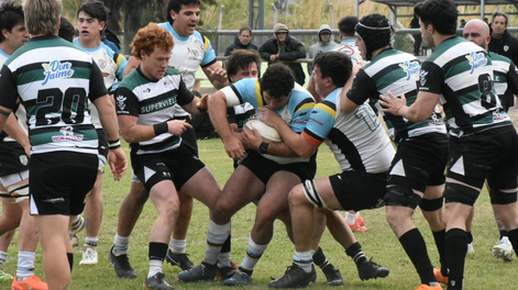 universitario revirtio el partido ante cpbm y salio de la zona de revalida