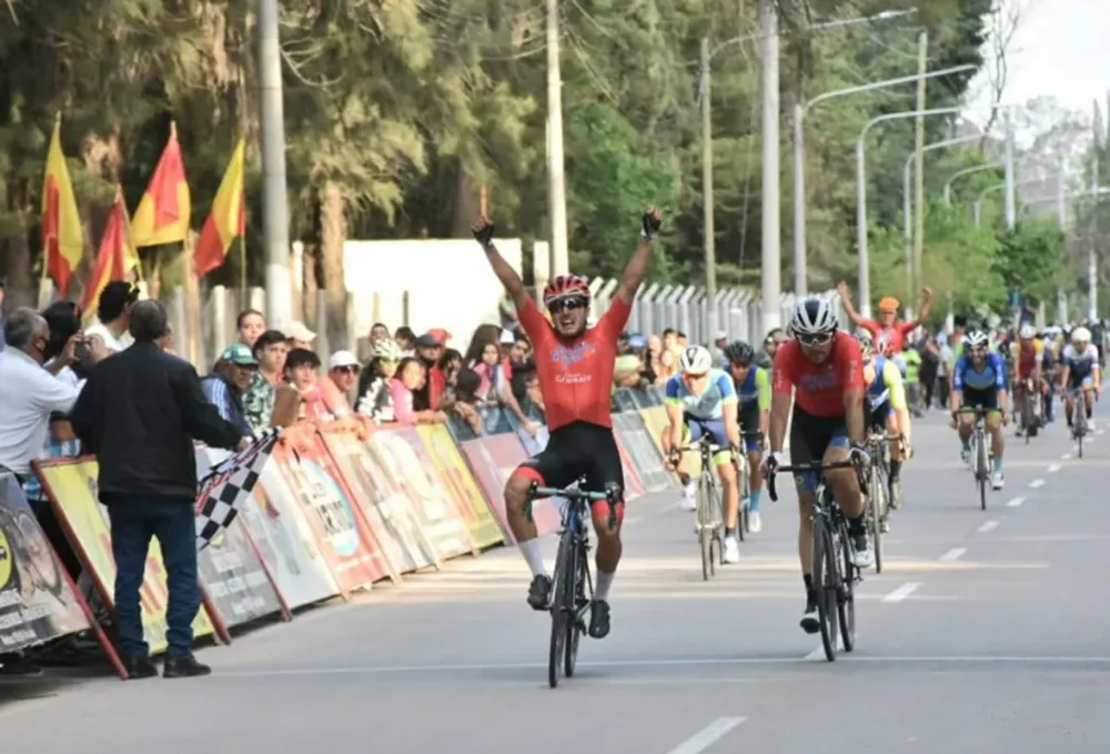 Iván Ruiz fue el gran ganador en la última carrera de la temporada de Critérium