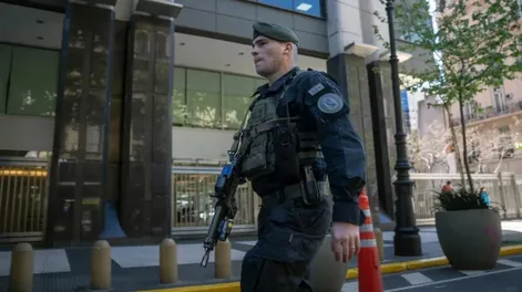 Detuvieron a un ciudadano iraquí con documentación falsa frente a la Embajada de Israel