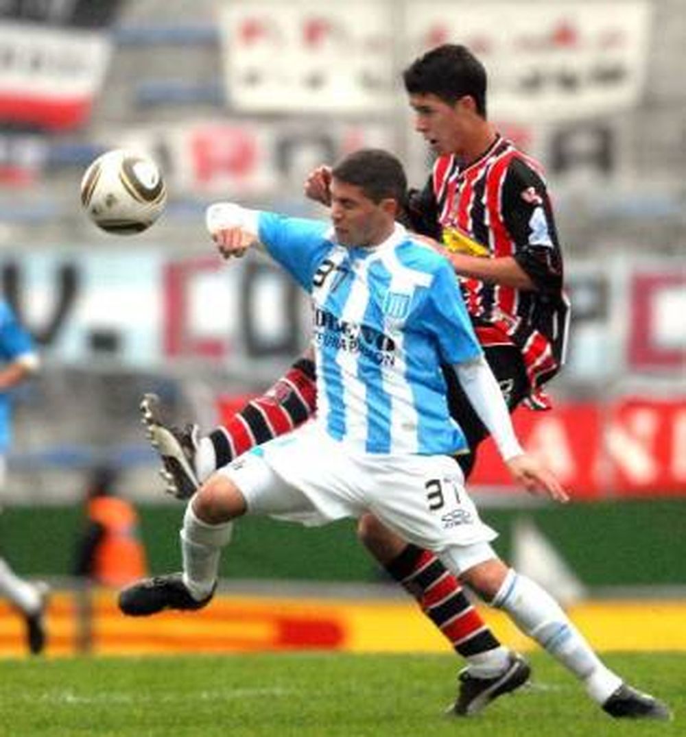 Racing derrotó a Chacarita, que se despidió de la máxima categoría
