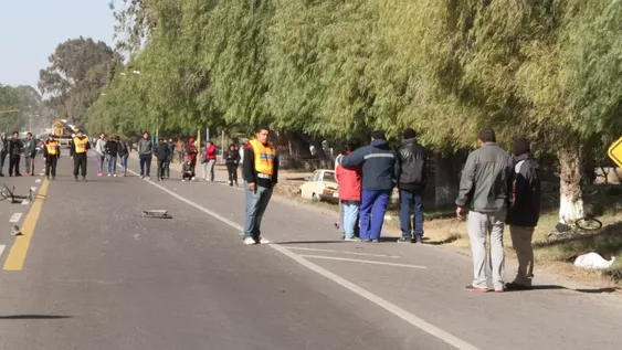 Un vehículo atropelló a dos ciclistas: falleció una mujer