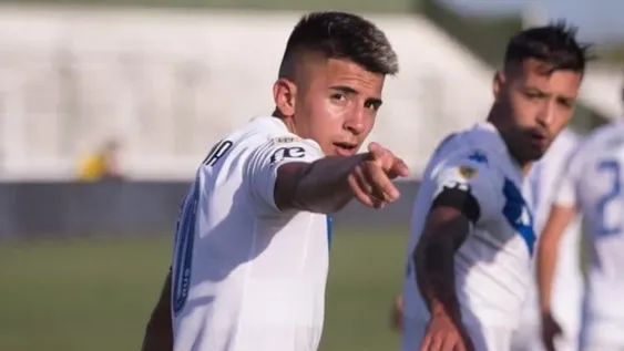 Vélez venció al debutante Sarmiento y está en la cima