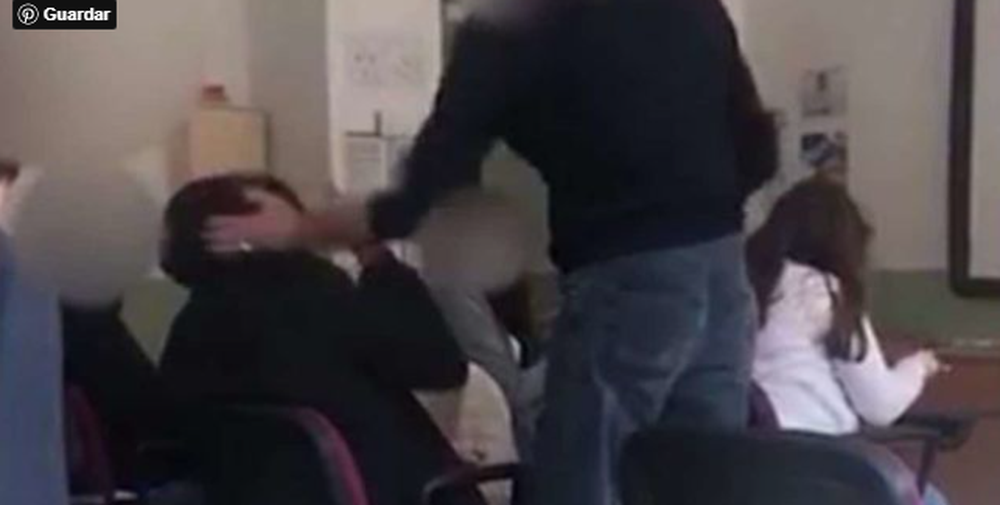 Un profesor le pegó a un alumno porque no llevaba puesto el tapabocas