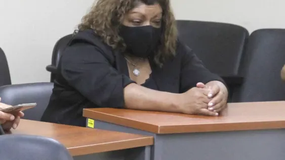 La directora lloró y dijo ser inocente, pero la condenaron a 3 años de prisión en suspenso