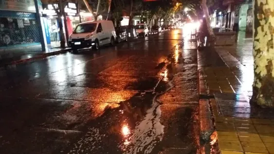 En pocos minutos, se desató una fuerte tormenta en el Gran San Juan