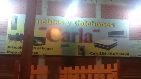 Con un cuchillo, asaltan a comerciante y la golpean
