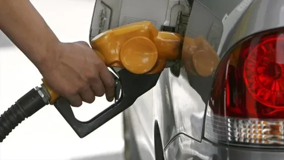 Aumento de combustibles en mayo: de cuánto es la suba por impuestos que dispuso el Gobierno