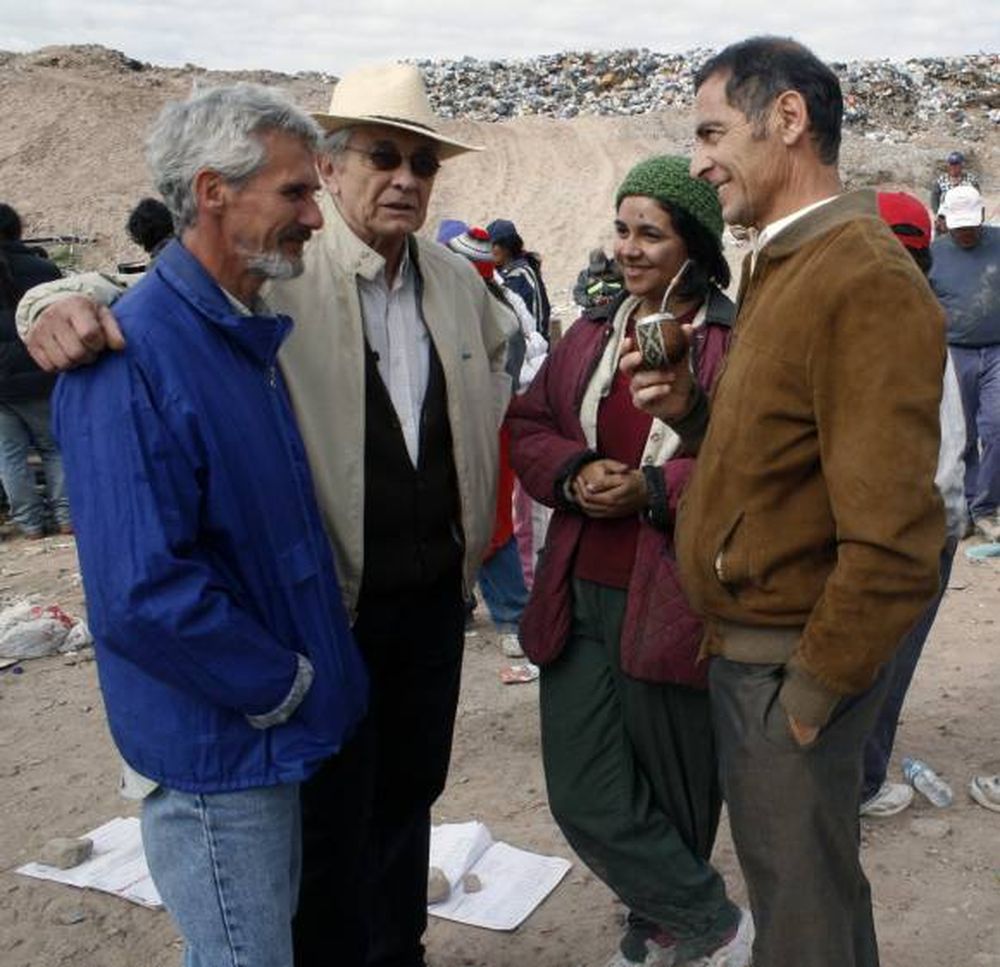 Los extras revolucionados  con la llegada de actores