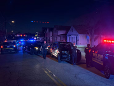 Un amplio operativo policial se desplegó alrededor de la vivienda donde fueron encontradas las víctimas en Erie. Foto: Your Erie