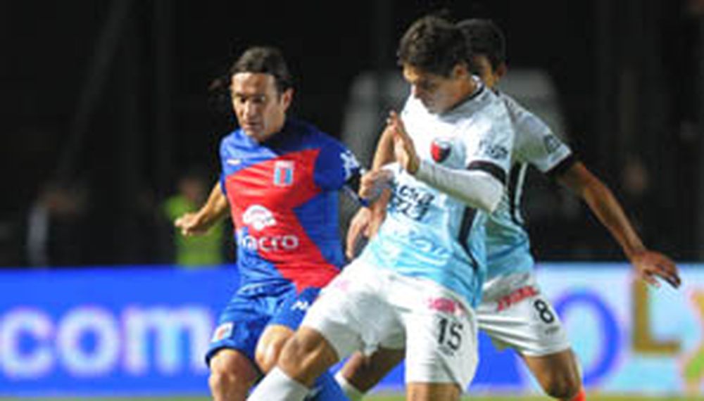 Colón ganó y sigue siendo único puntero