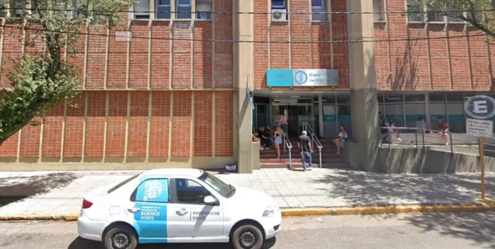 Drama en una familia: un hombre hizo marcha atrás y atropelló a su hijita; está grave