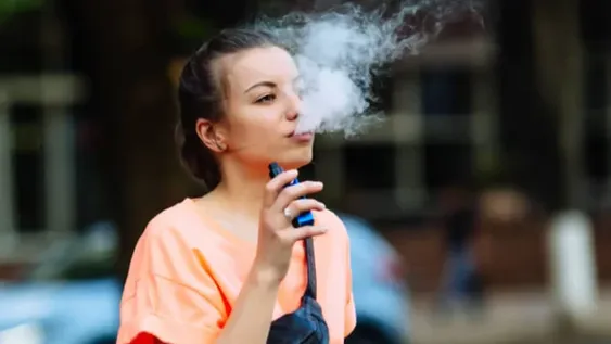 Revelan aterradora relación entre el vapeo y el Covid-19