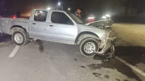 Fuerte colisión entre un auto y una camioneta en Caucete