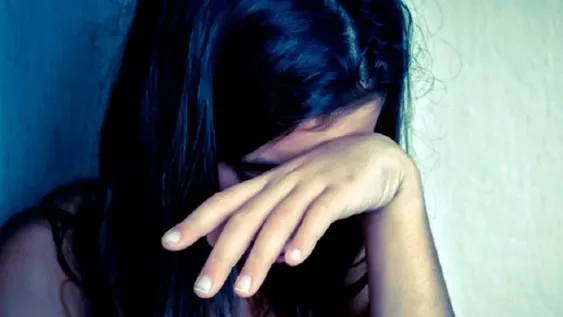 Indignante: abusó de una nena y fue condenado a pagar $100 por mes