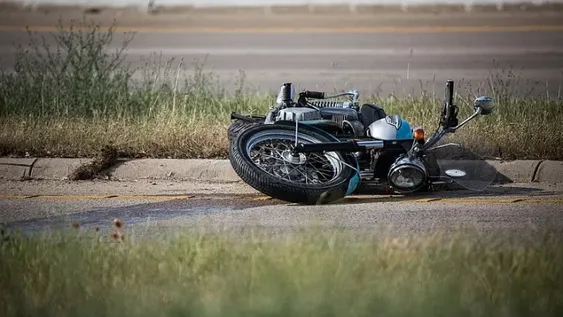 Un riojano sufrió serias heridas al caerse de su moto en Caucete