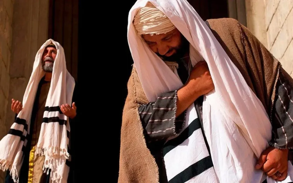 El texto del evangelio es una de esas piezas maestras que Lucas nos ofrece. Los dos Polos de la narración son muy opuestos: un fariseo y un publicano. Es un ejemplo típico de estas narraciones ejemplares en las que se usan dos personajes: el modelo y el anti-modelo.