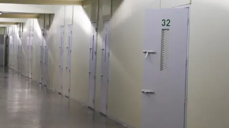 Amenazan a anciana con cortarle un dedo y le roban la jubilación: 3 años de cárcel efectiva