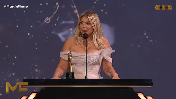 wanda nara rompio en llanto al ganar como conductora en el martin fierro: soy una mujer que tiene leucemia