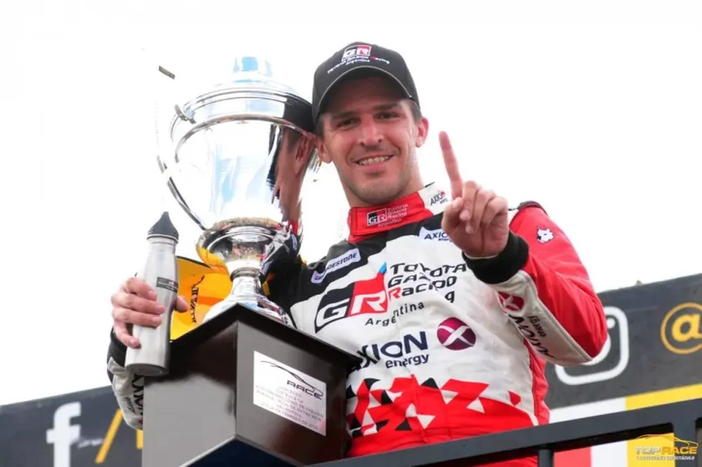 Rossi ganó en la primera del año