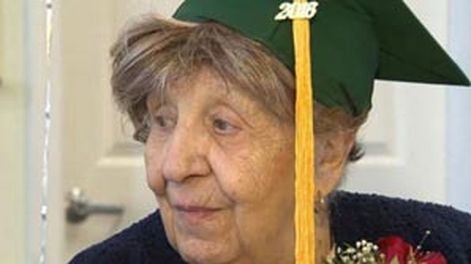A los 100 años consiguió su diploma de la escuela primaria