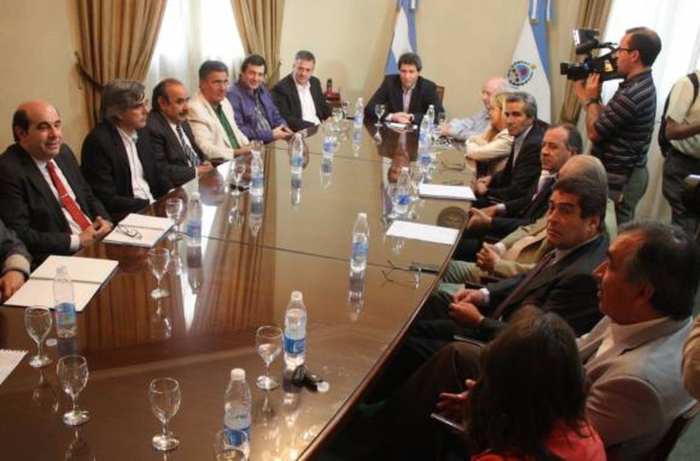 Muestra de unidad y orden  ante la ausencia de Gioja