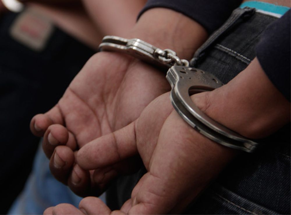 Dos jóvenes de 19 años robaron una bicicleta, la tiraron para huir en un auto y fueron atrapados