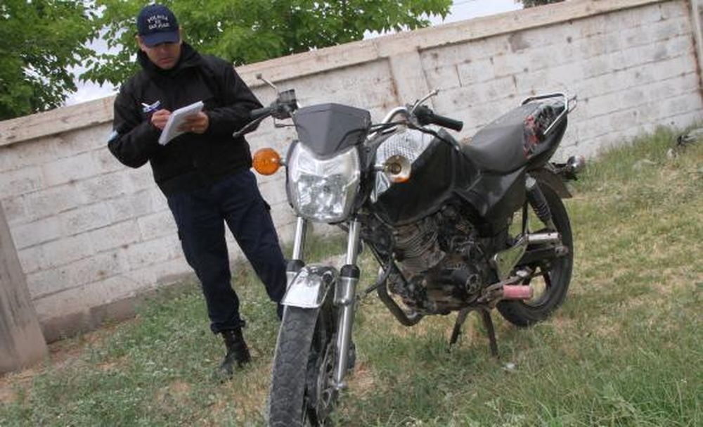 Joven madre perdió la vida tras una fuerte caída en moto