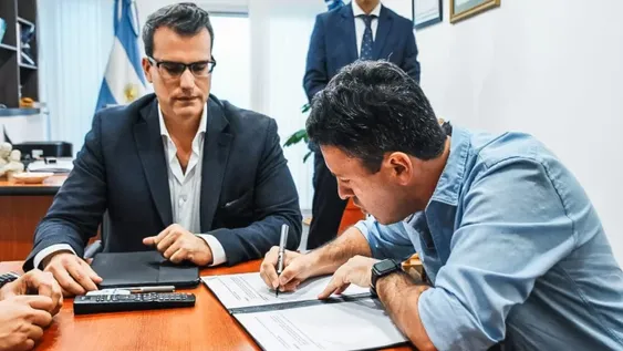 Rawson firmó un convenio para el reciclado de neumáticos en desuso