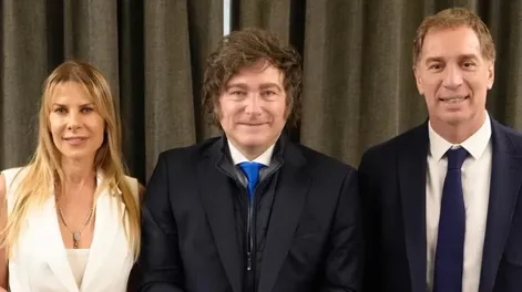 Milei junto a sus candidatos de la LLA.-