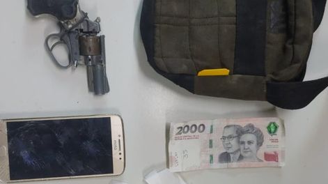 Vieron a la policía y se fugaron: dejaron tirado un revolver y un celular