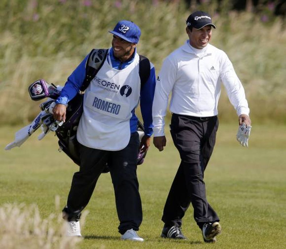 Tevez cumplió el sueño de ser caddie por un día