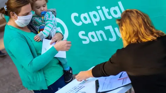 En Capital vacunarán a embarazadas y niños este martes en la Plaza Aberastain