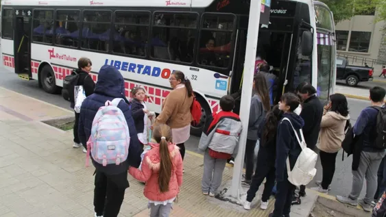 REQUISITO  OBLIGATORIO. Los alumnos deberán presentar credencial o vestir guardapolvo o uniforme para poder acceder al boleto escolar gratuito.
