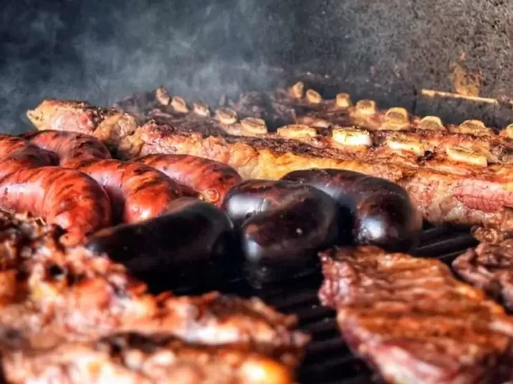Un hombre denunció a su vecino porque hace asado todos los días