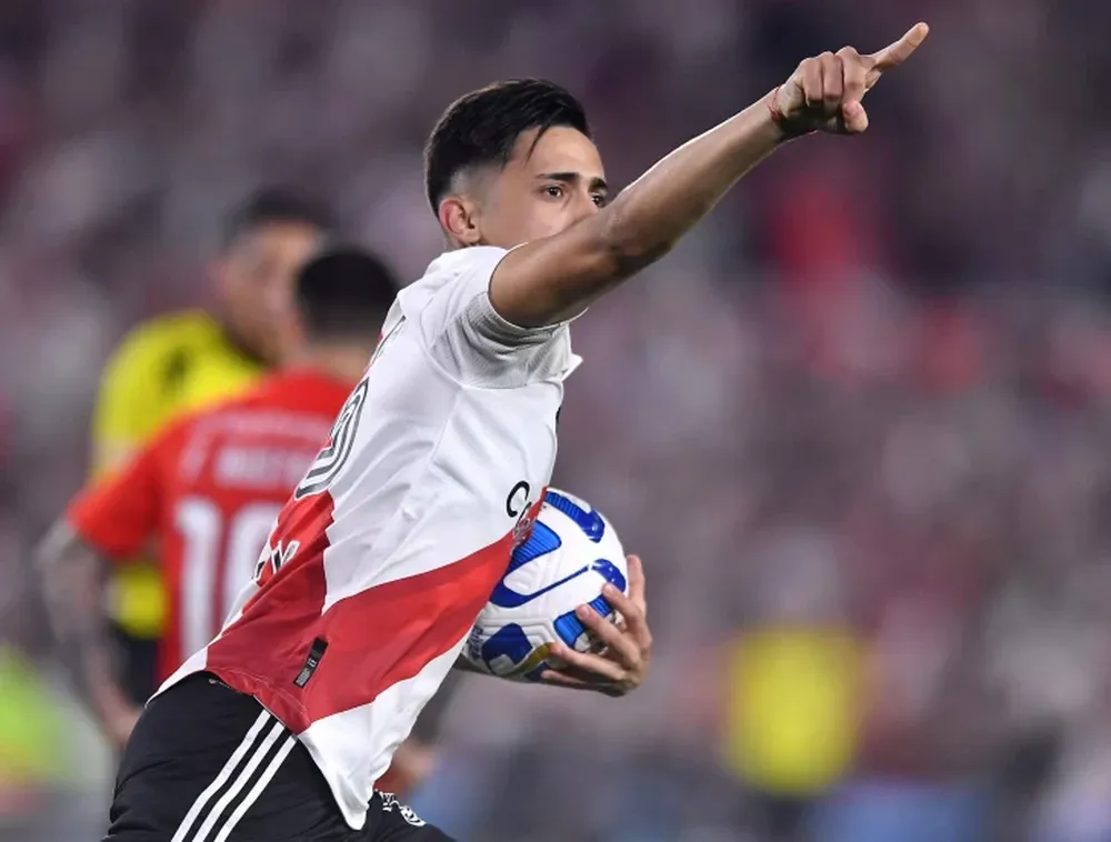 Viaja a Porto Alegre y lo espera a Lanzini