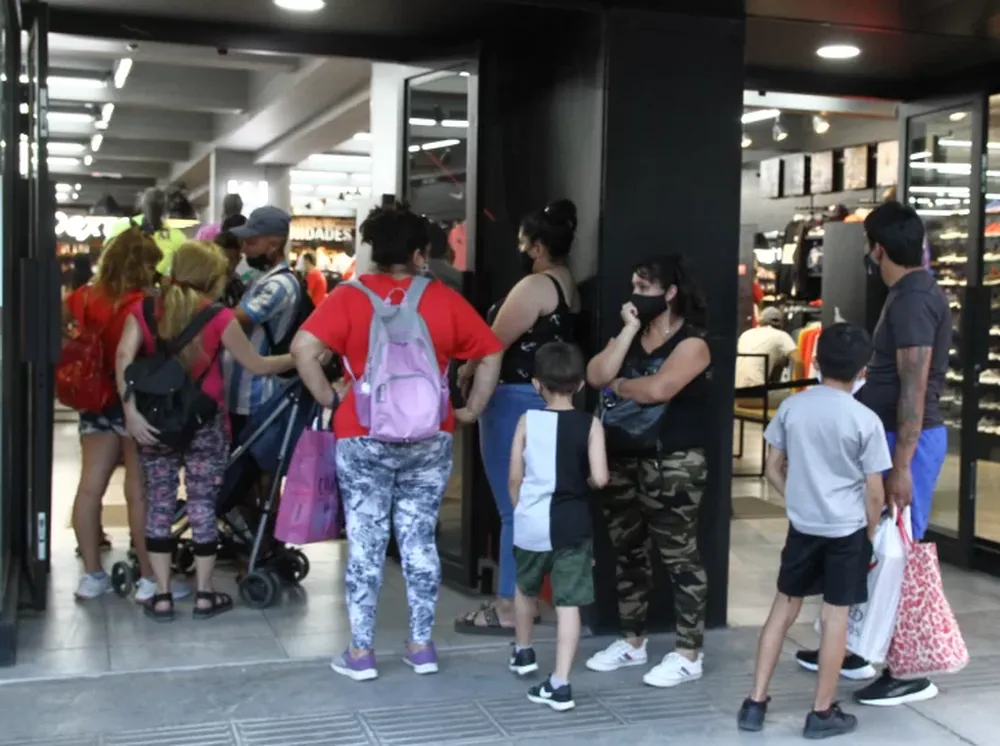 Por micros gratis y fondos oficiales hubo venta navideña extraordinaria